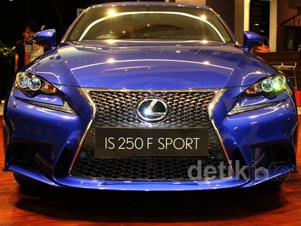 Lexus IS Tampil Lebih Mewah