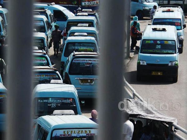 Mikrolet akan Dilarang Lewat di Jalan Besar DKI