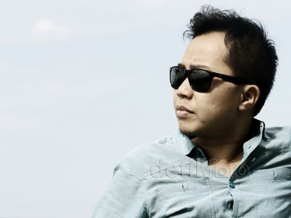 Persembahan Untuk-Mu, Sandhy Sondoro