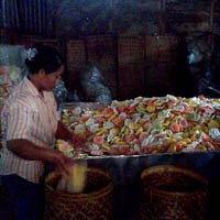 Kerupuk Klenteng di Kota Minyak yang Melegenda