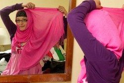 Alergi Sinar Matahari, Burka dan Jilbab Ampuh Lindungi Wanita Ini