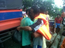 Terapung Sehari Semalam di Laut Minahasa Utara, 6 ABK Ditemukan Selamat