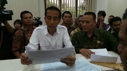 Sidak Kantor Lurah Pondok Bambu, Jokowi: Ngurus KK Kok Sampai 2 Minggu