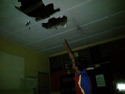 Sekolah Rusak, Murid Kelas SDN 27 Kramat Jati Terpaksa Belajar di Musala