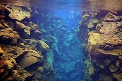 Indah! Menyelam di Celah Air Tawar Antara Dua Benua