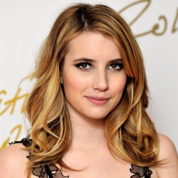 Serang Pacar, Si Cantik Emma Roberts Ditahan