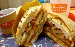 Ada Sandwich Tempe dengan Saus Kacang di Yo Panino