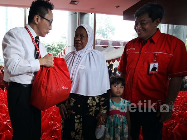 Bank OCBC NISP Bagi-bagi Sembako