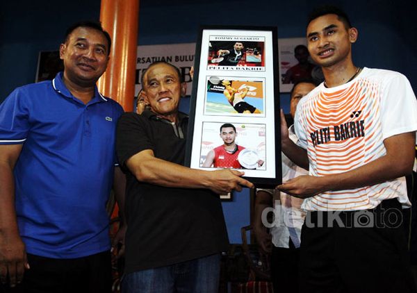 Ical Sambangi Markas Pelita Bakrie