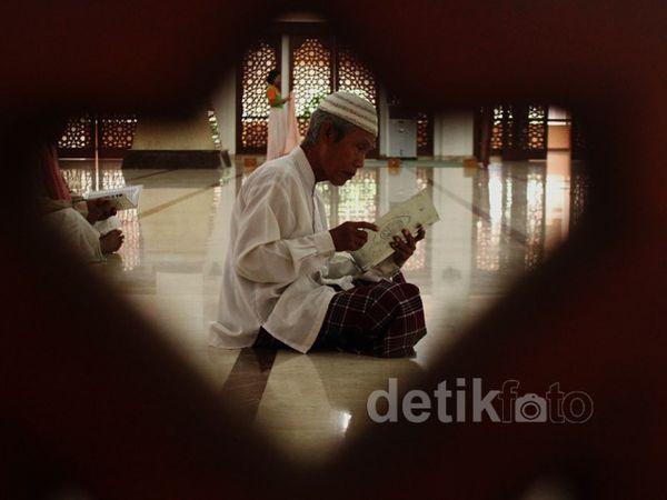 Ngabuburit di Masjid Akbar Kemayoran
