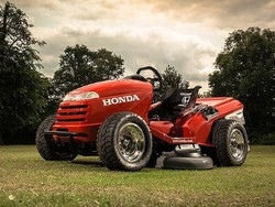 Wow, Porsche 911 Kalah Cepat dengan Pemotong Rumput