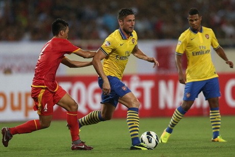 Arsenal Menang Telak di Vietnam