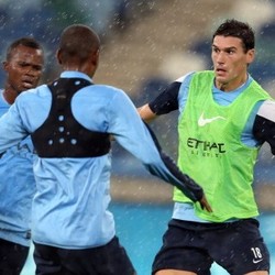 Rodwell Sebut Pellegrini Ingin Bikin City Main seperti Barca