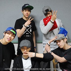 History Bagi-bagi CD Gratis untuk Fans Dunia