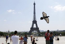 Prancis Janji Lebih Ramah pada Turis