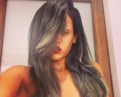 Rambut Rihanna Jadi Beruban