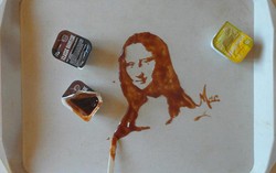 Wah, Wajah Monalisa Ini Dibuat dari Tumpahan Saus BBQ!