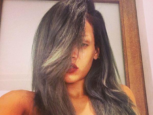 Rambut Abu-abu Rihanna