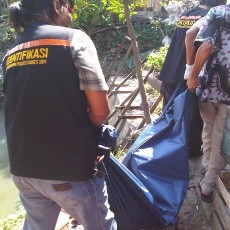 Terpeleset Saat BAB, Nenek Renta Tewas Mengambang