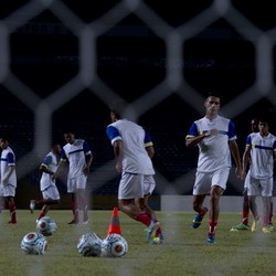 Sakit Perut, Boaz Tetap Main Lawan Liverpool