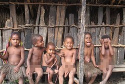 Di Papua, Orang Biasa Bisa Menjelma Jadi Dokter Dadakan