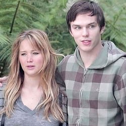 Jennifer Lawrence Kembali ke Pelukan Nicholas Hoult