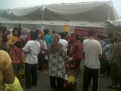 Warga Serbu Pasar Kaget Monas di Hari Terakhir