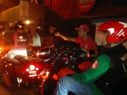 Komunitas Harley Surabaya Patroli dan Sahur Bersama Masyarakat Dolly