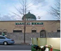 Jilbab, Yahudi, Hindu Tampil Nyaman di Subway