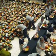 Ribuan Parcel Bagi Pasukan Kuning Disalurkan