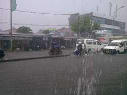 Awas! Ada Genangan Air di Daan Mogot dan Cipete Lalu-Lintas Padat