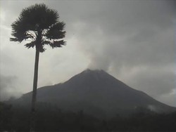 Hujan Abu Merapi Mulai Hilang dari Kaliurang, Matahari Bersinar Lagi