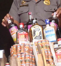 Sepuluh Ribu Batang Petasan dan Ayam Aduan Disita di Banyumas