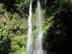 Tergila-gila Pada Air Terjun Gila di Lombok