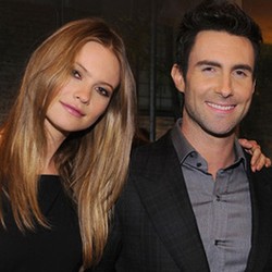 Adam Levine Tunangan, Ade Govinda Bantah Punya Anak