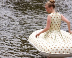 Unik, Gaun Renang Ini Didesain Anti Tenggelam