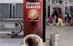 Menguap di Depan Mesin Kopi, Secangkir Kopi Hangat Tersaji Gratis!