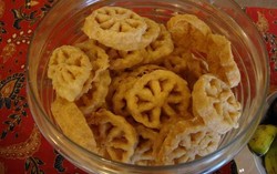 Kriuk Renyah Kembang Jambu dan Biji Ketapang Buat Suguhan Lebaran!