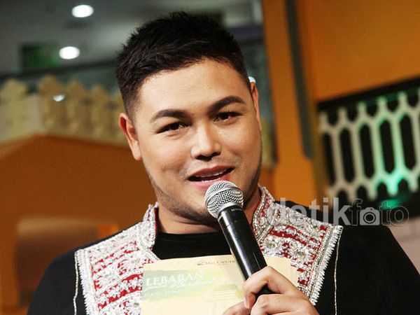 Ivan Gunawan Dalam Balutan Kaftan