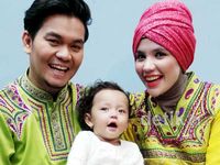 Keceriaan Keluarga Kecil Indra Bekti