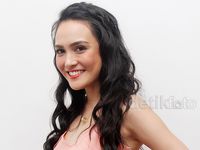 Shandy Aulia Manis Berambut Ikal