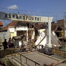 Empat Rumah Ambruk Akibat Proyek Box Culvert 