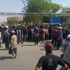 Warga Roomo Kembali Ngeluruk PT Smelting Tagih Kompensasi Rp 8 Miliar