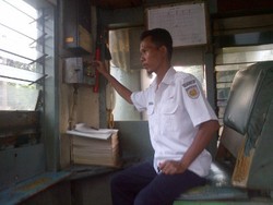 Kisah Penjaga Pintu Perlintasan KA yang Tak Pernah Lebaran Bersama Keluarga