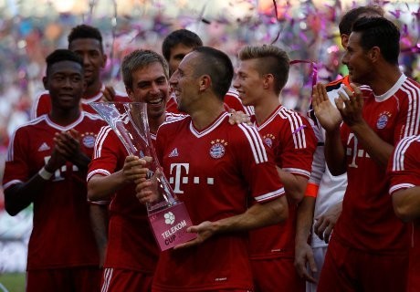 Gasak Gladbach, Bayern Juara Telekom Cup Gasak Gladbach, Bayern Juara Telekom Cup