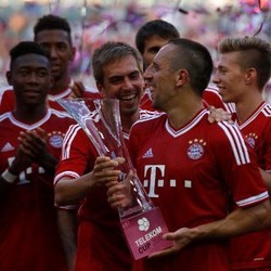 Gasak Gladbach, Bayern Juara Telekom Cup