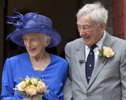 Terpisah Karena Perang Dunia II, Pasangan Ini Akhirnya Menikah 70 Tahun Kemudian