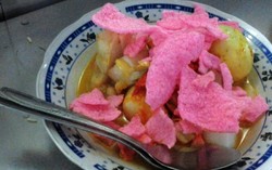 Jambak Laoi: Lontong Sayur Gurih Plus Ikan Bilis Renyah Di Pasar Mampang