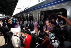  Penumpang CL: Nyaman Nomor Sekian, Yang Penting Terangkut & AC Nyala