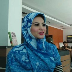 Jalani Sidang, Novi Amilia Cantik Berkerudung Biru